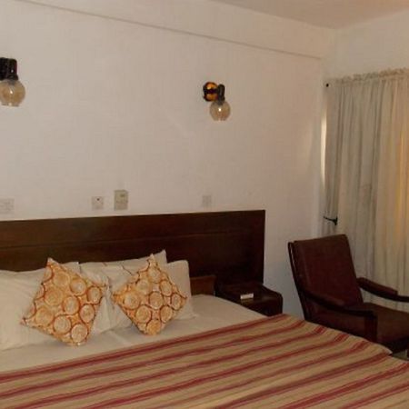 Whispering Palms Resort Magbon 外观 照片