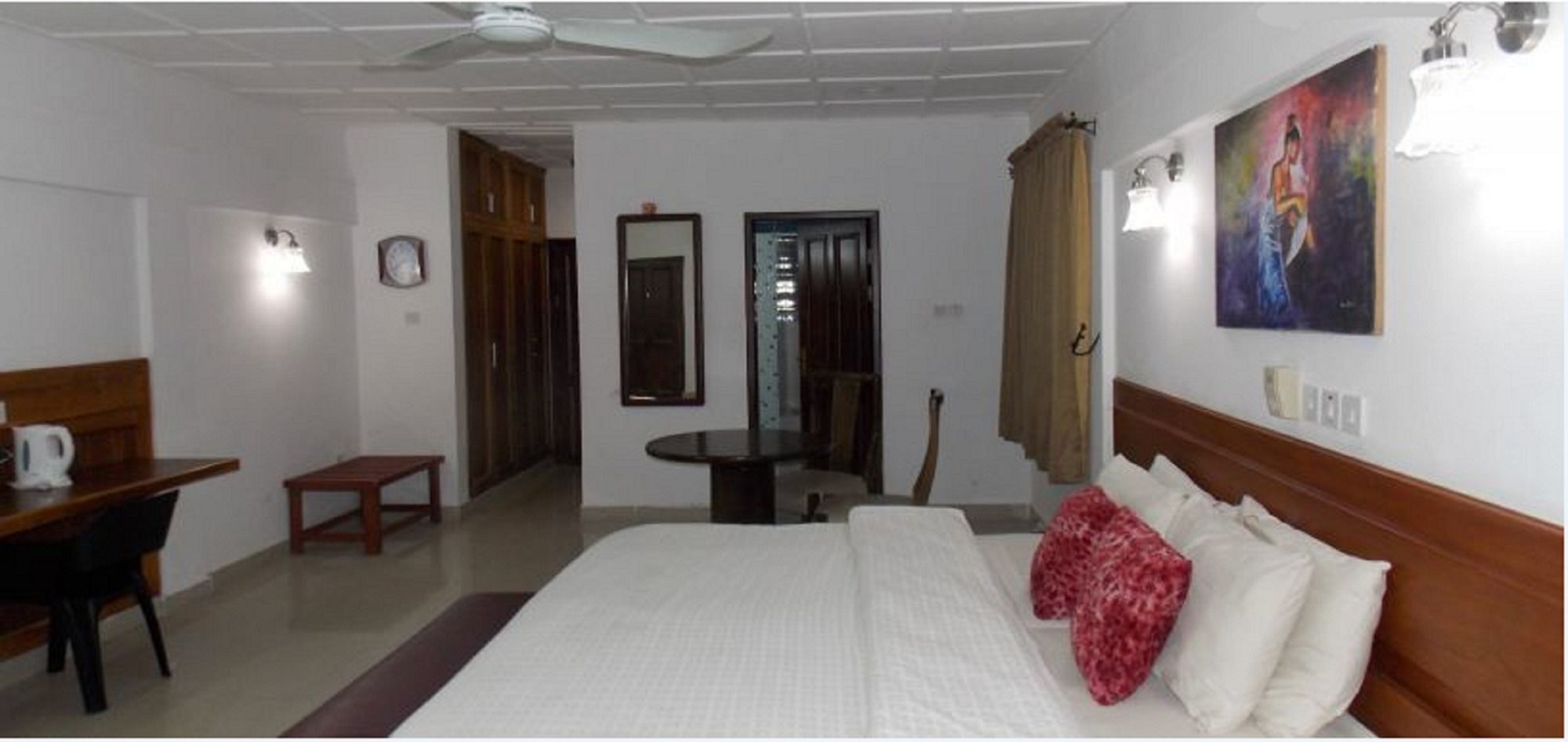Whispering Palms Resort Magbon 外观 照片