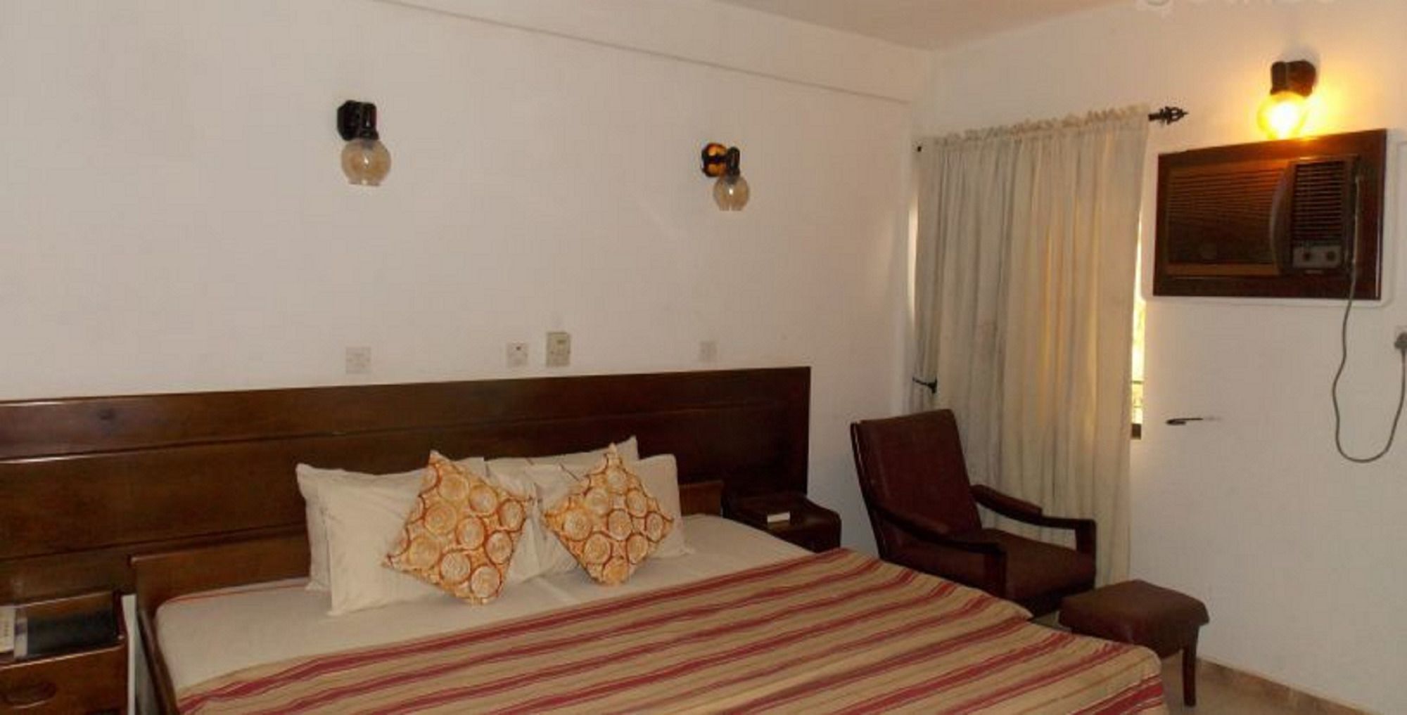 Whispering Palms Resort Magbon 外观 照片